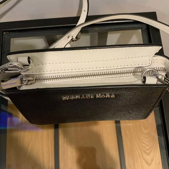 Michael Kors Selma Mini Leather Crossbody Bag NWOT - Picture 7 of 8
